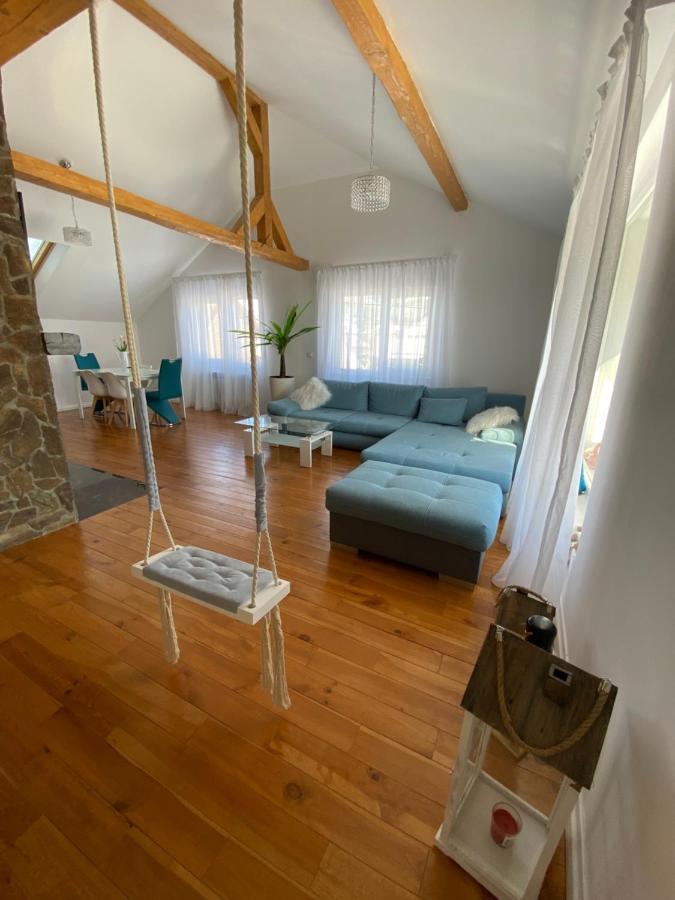 Attic 33 Apartment Campulung Moldovenesc Luaran gambar